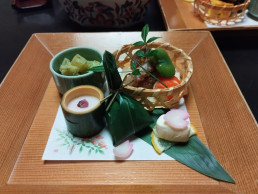 Cena en el Ryokan de Kyoto. Sardinas en lata