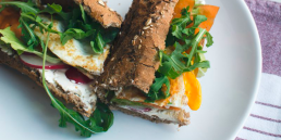 Comer de bocadillo. Sardinas en Lata