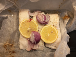 Merluza al horno con vinagreta. Receta de Sardinas en lata