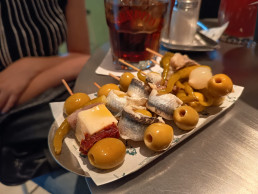 La gildería en Madrid. Sardinas en Lata