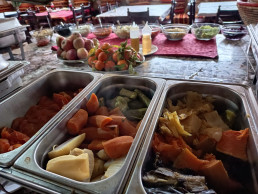 Buffet libre en un restaurante camino al sahara Sardinas en lata