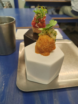 Krudo Raw Bar tartar de gamba roja