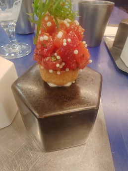 Krudo Raw Bar tartar de atún