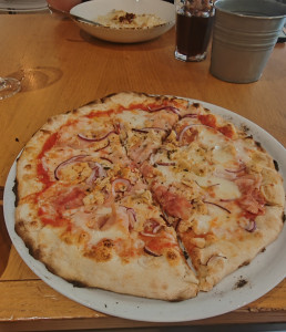 Massart: Una pizzería que pudo no ser. Criticas culinarias de Sardinas en lata