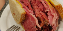 Snowdon Deli, Montreal: El auténtico bocadillo de carne ahumada