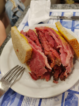 Snowdon Deli, Montreal: El auténtico bocadillo de carne ahumada